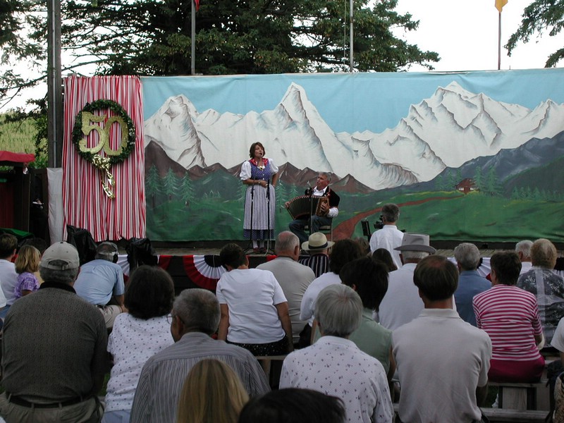 P8020198artists_on_stage.JPG